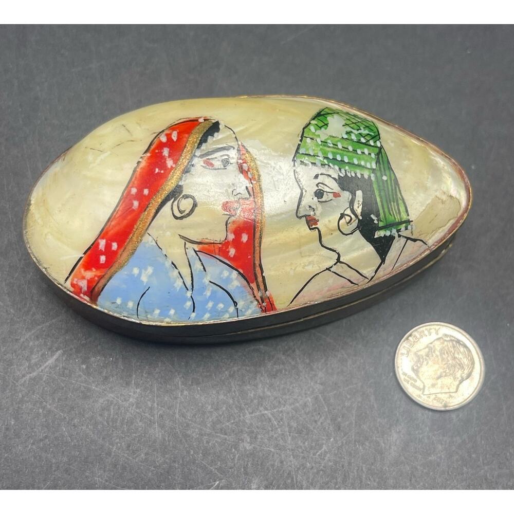 Traditional Indian Miniature Art Women Brass Shell Trinket Box Velvet Lined VTG - Picture 4 of 6